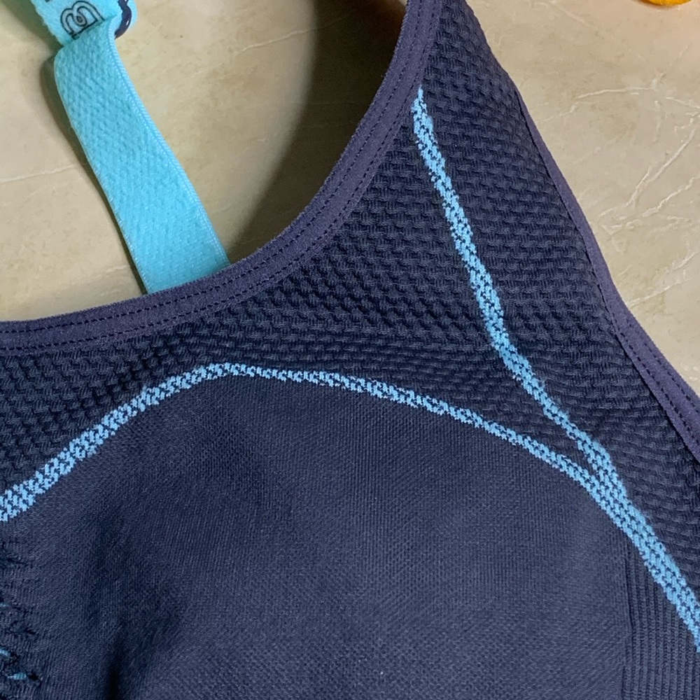 Berlei Sports Bra - Picture 7 of 14